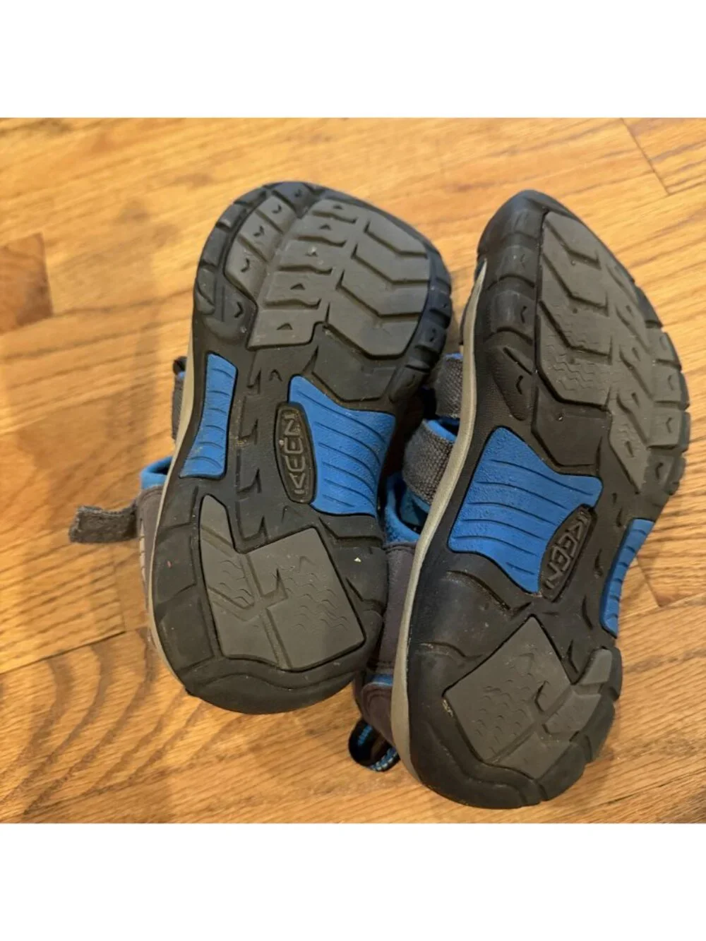 KEEN YOUTH SHOES SIZE 2 BLUE BLACK WATER SHOES SANDALS
